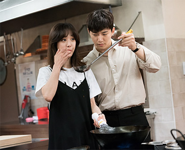 "จุนโฮ 2PM" สวมวิญญาณเซฟ โชว์หกเมนูชวนหิวจาก "Wok Of Love สูตรรักกระทะร้อน"